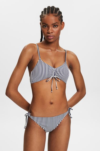 Top de bikini con relleno y diseño de rayas