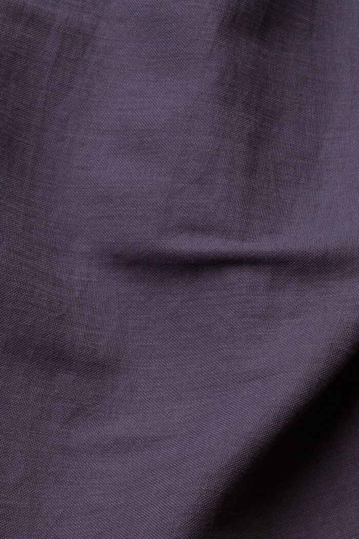Camiseta con cuello en pico, LENZING™ ECOVERO™, ANTHRACITE, detail image number 4
