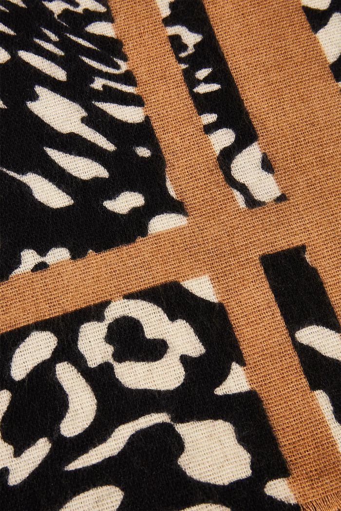 Reciclada: bufanda con estampado de leopardo, BLACK, detail image number 1