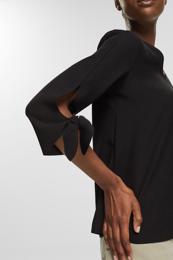 Blusa elástica con bordes abiertos, BLACK, detail image number 2