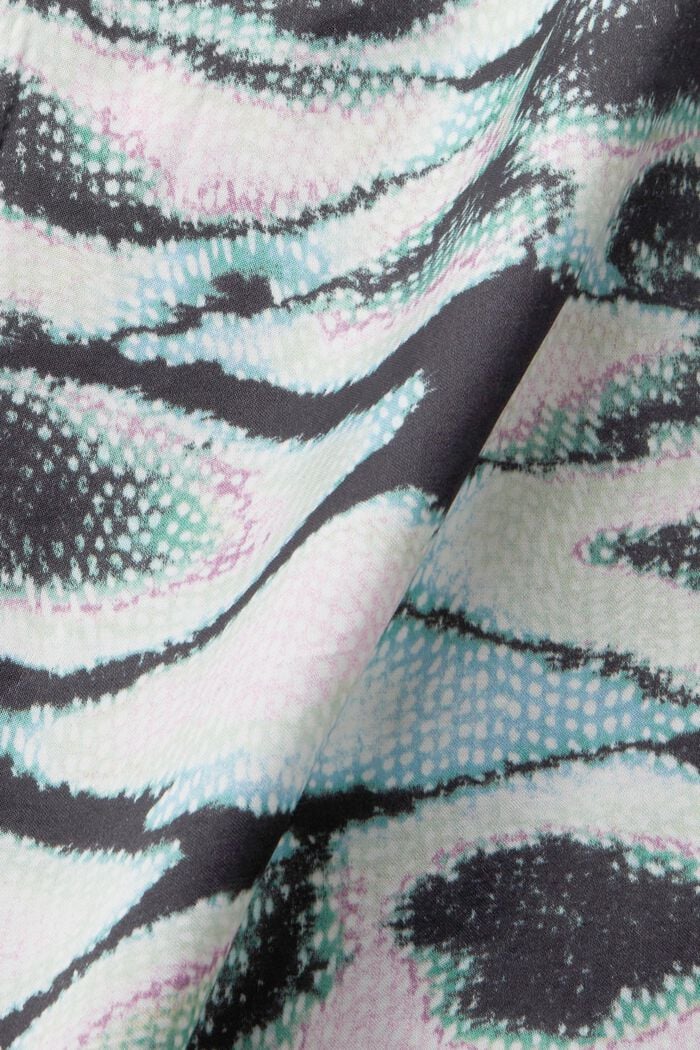 Blusa de satén de viscosa con cuello en pico y estampado allover, EMERALD GREEN, detail image number 5