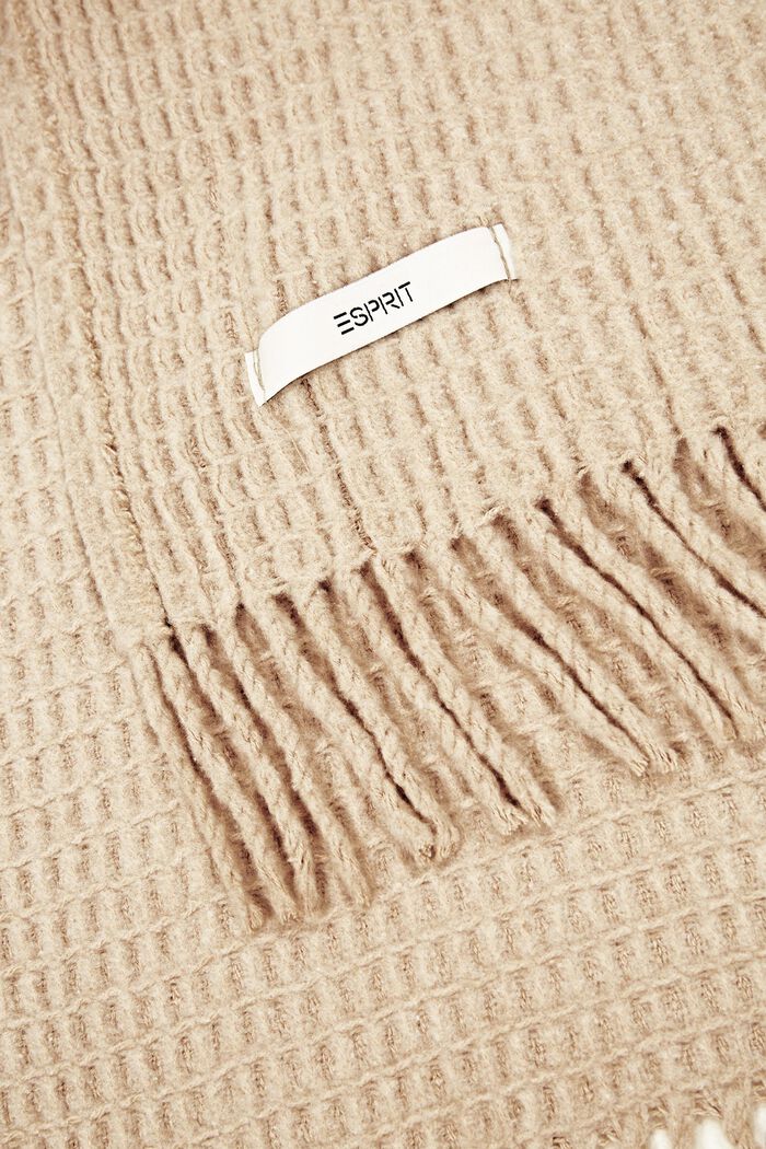 Manta suave con textura realizada en mezcla de algodón, BEIGE, detail image number 2