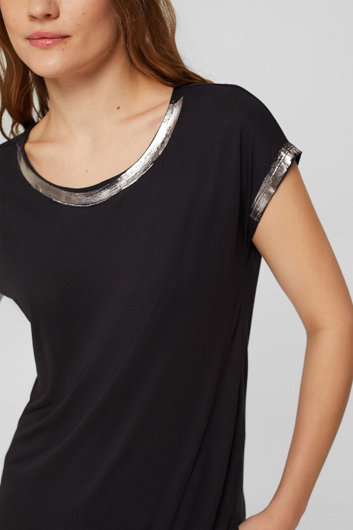 Camiseta con efecto metalizado, LENZING™ ECOVERO™, BLACK, detail image number 0