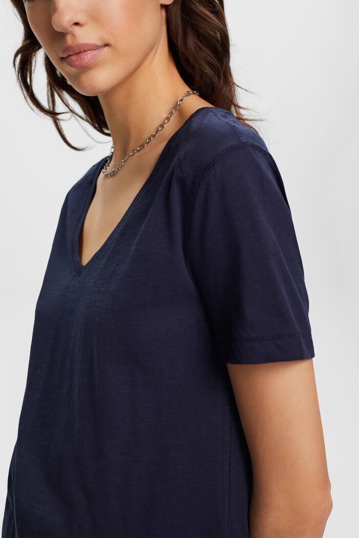 Camiseta de algodón con cuello de pico y costuras decorativas, NAVY, detail image number 2