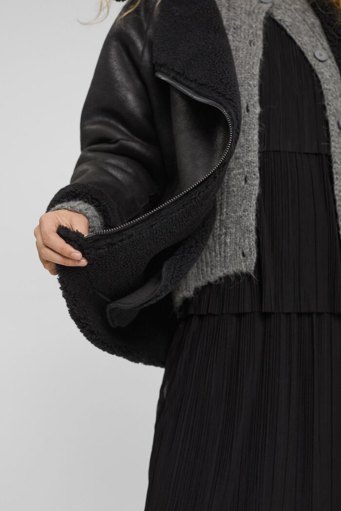 Con lana: cazadora motera con acabado de borreguillo, BLACK, detail image number 2