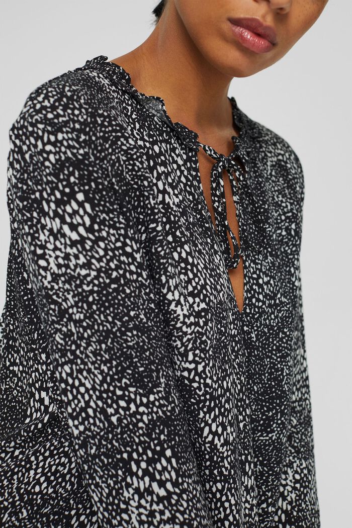Blusa de crepé en LENZING™ ECOVERO™, BLACK, detail image number 2