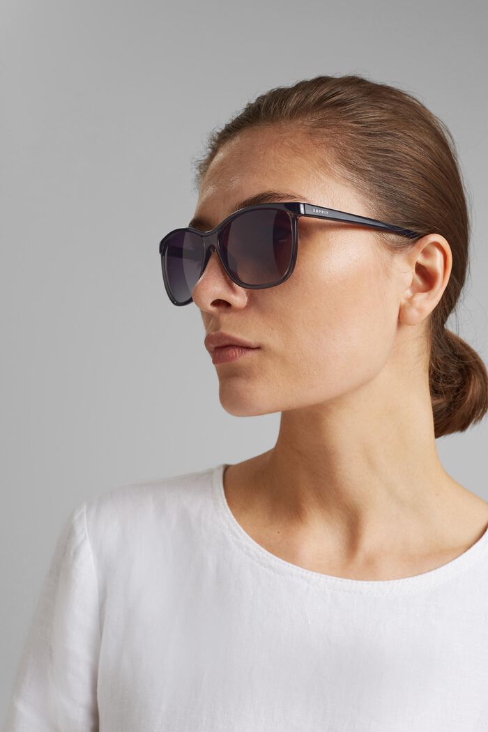 Gafas de sol con montura semitransparente