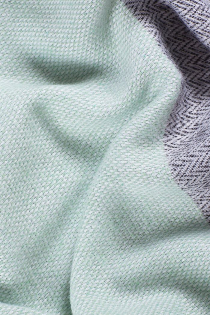 Reciclada: manta con diseño de rayas