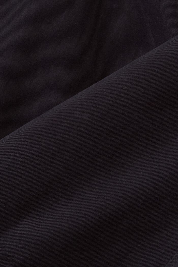 Pantalón chino ajustado en sarga de algodón, BLACK, detail image number 5