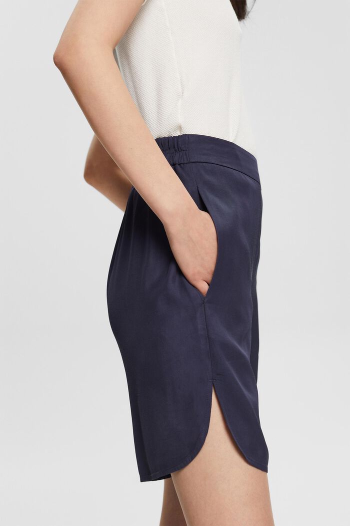 Pantalones cortos con cintura elástica, LENZING™ ECOVERO™, ANTHRACITE, detail image number 2