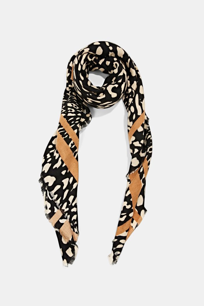 Reciclada: bufanda con estampado de leopardo