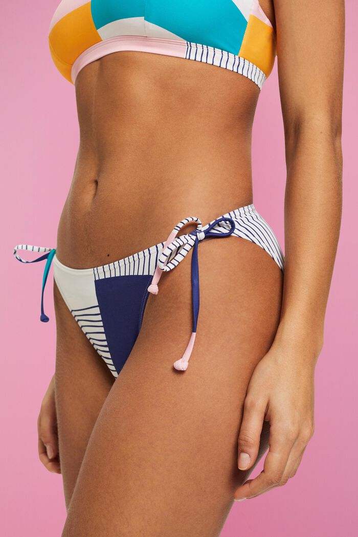 Braguita de bikini con lazada a un lado y con una mezcla de diseños, SAND, detail image number 3