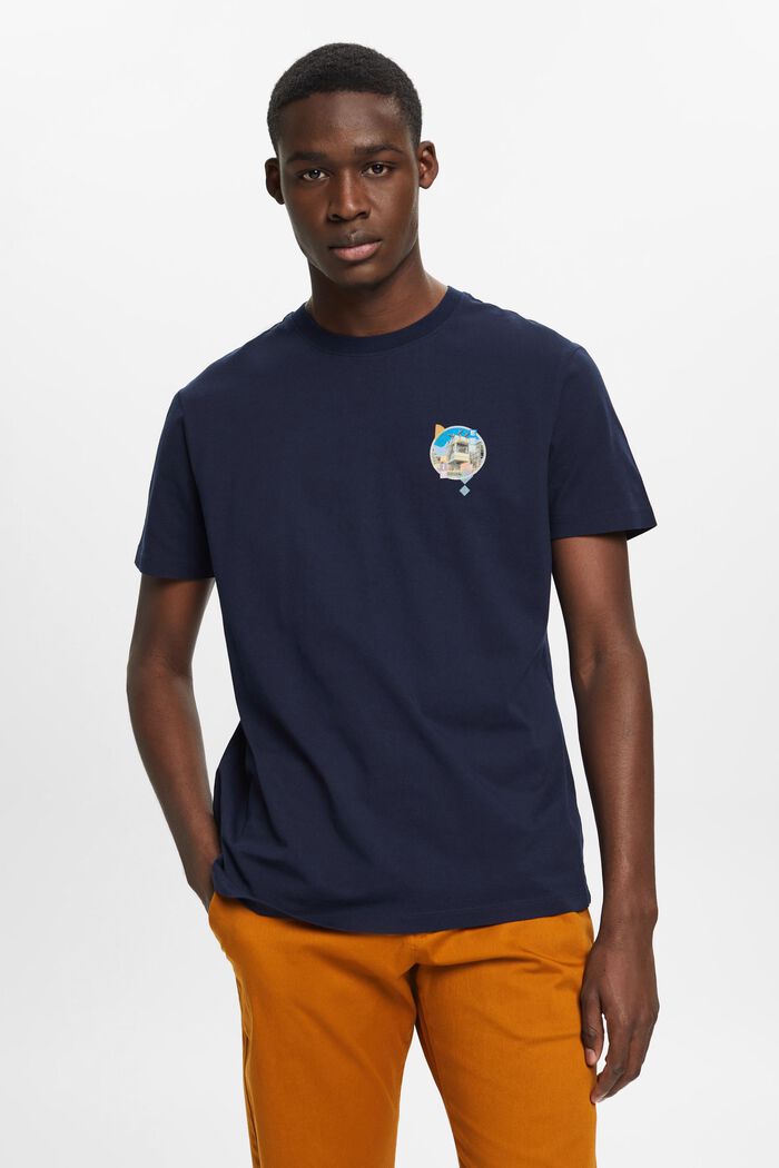 Camiseta de corte ajustado en algodón con estampado pequeño en el pecho, NAVY, detail image number 0