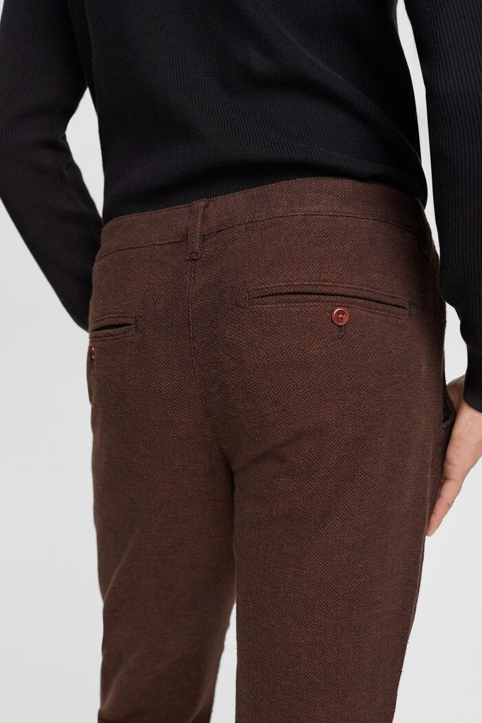 Pantalón de corte ajustado con diseño de espiga, DARK BROWN, detail image number 4