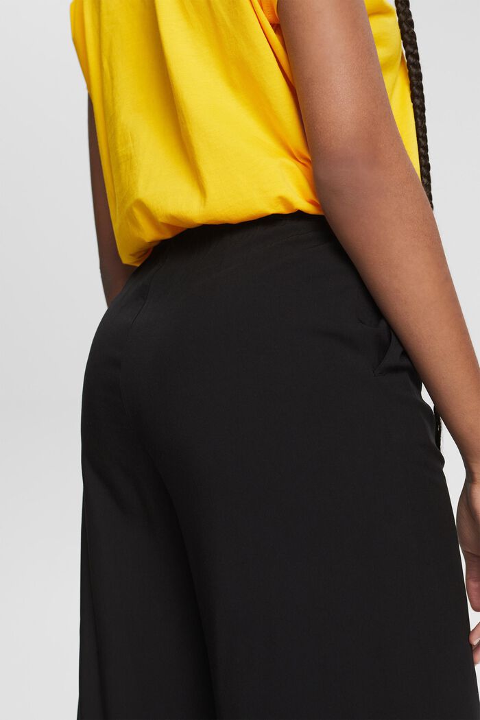Pantalón culotte con cinturón, LENZING™ ECOVERO™, BLACK, detail image number 5