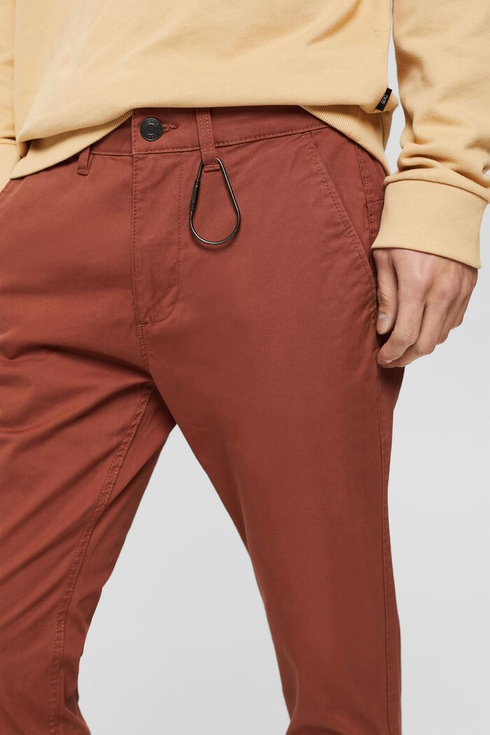 Pantalones chinos ajustados en algodón ecológico, RUST BROWN, detail image number 0