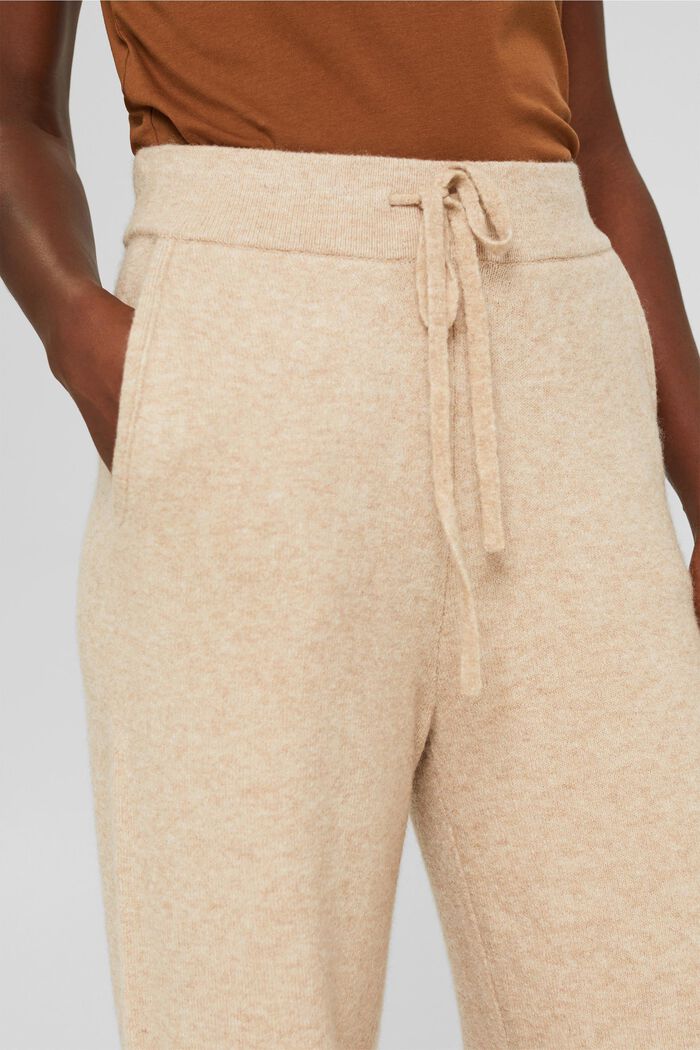 Con lana: pantalón de punto con perneras anchas, SAND, detail image number 2