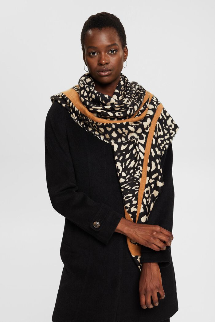 Reciclada: bufanda con estampado de leopardo
