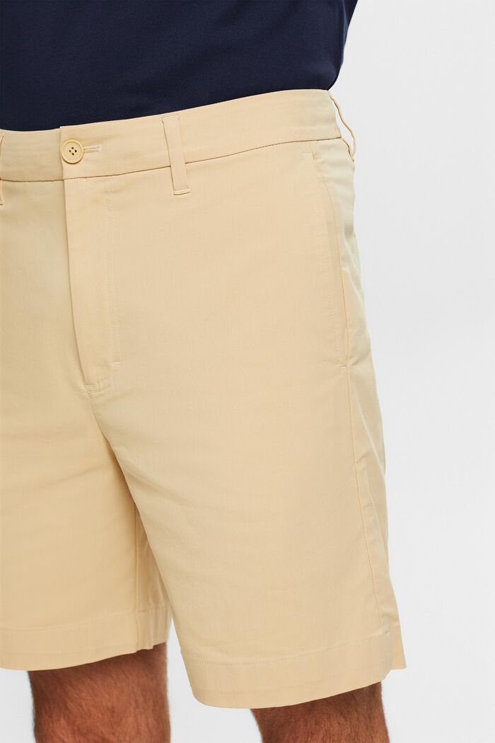 Shorts estilo chino elásticos de sarga, SAND, detail image number 4