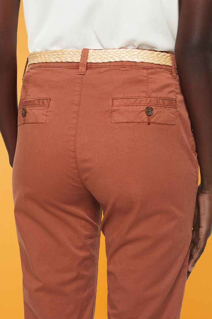 Pantalones chinos elásticos ligeros con cinturón, RUST BROWN, detail image number 4