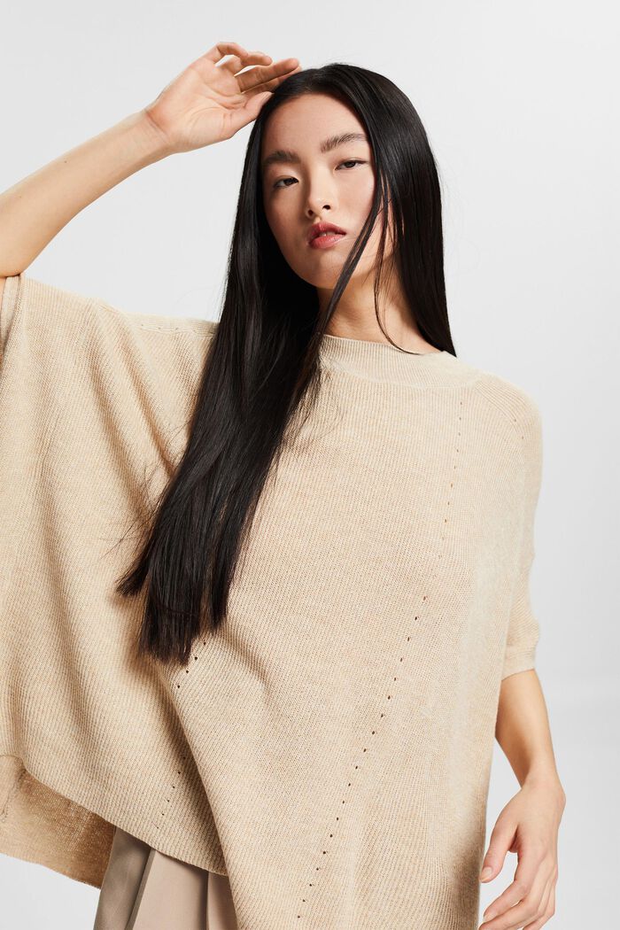 Con lana: poncho con detalles calados