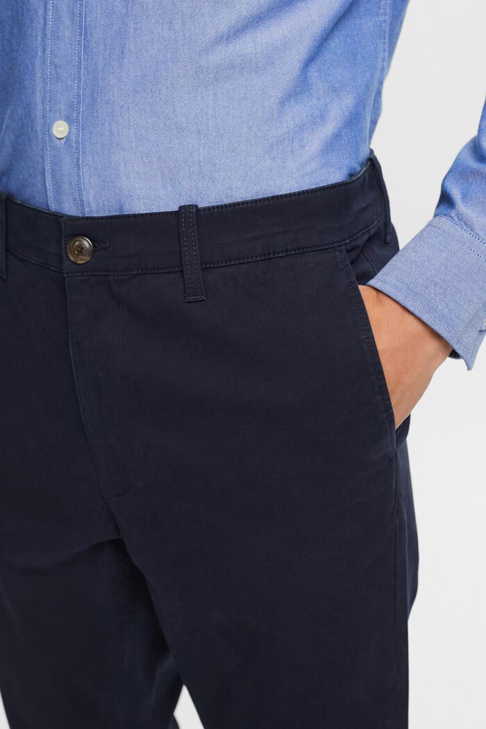 Pantalón chino ajustado en sarga de algodón, NAVY, detail image number 2
