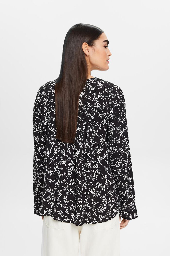 Blusa de crepé estampado con cuello en V, NEW BLACK, detail image number 3