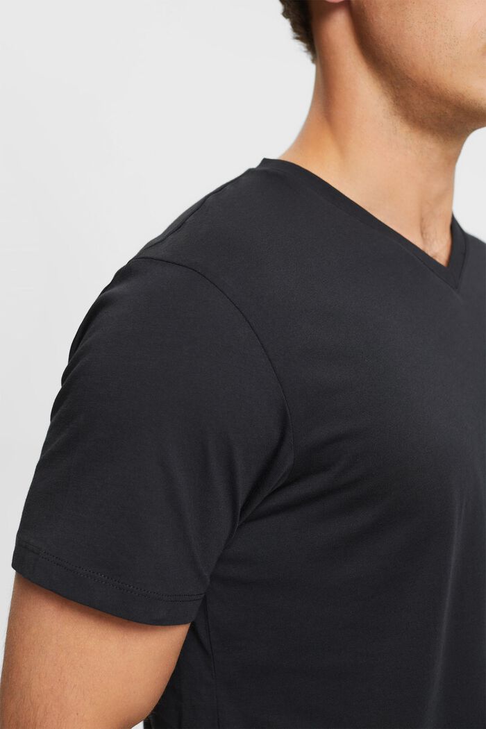Camiseta de algodón sostenible con escote en pico, BLACK, detail image number 0