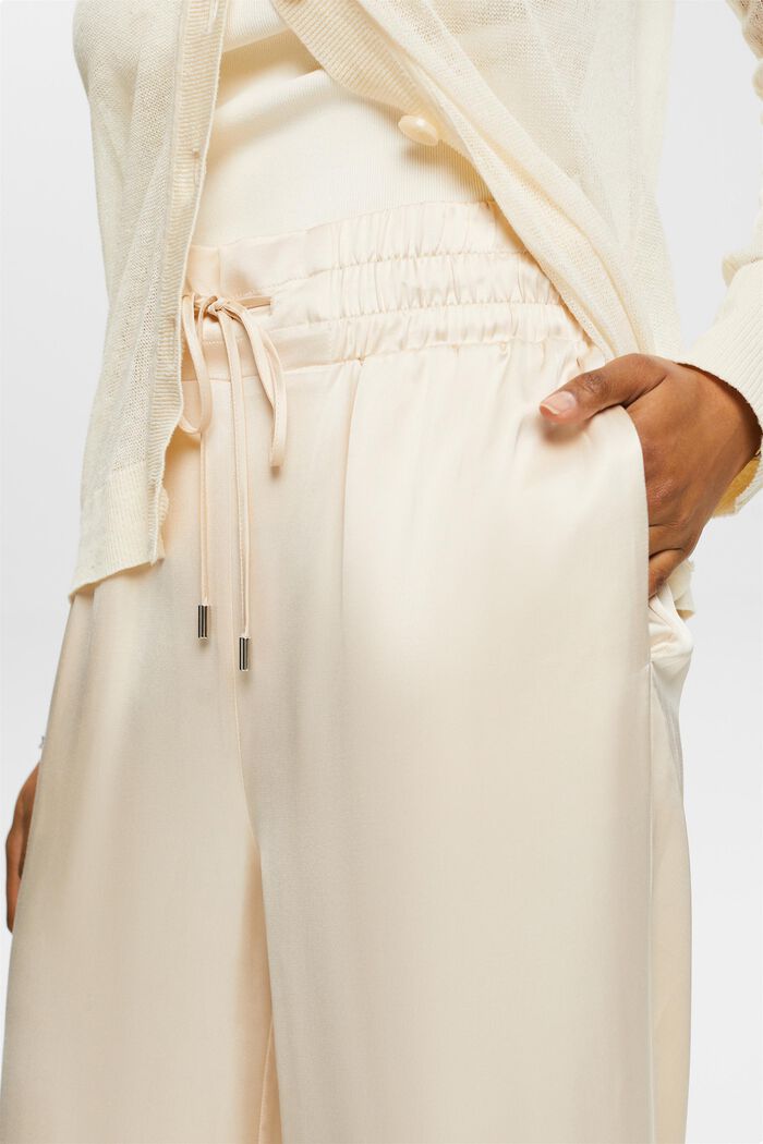 Pantalón de satén con pernera amplia, CREAM BEIGE, detail image number 4