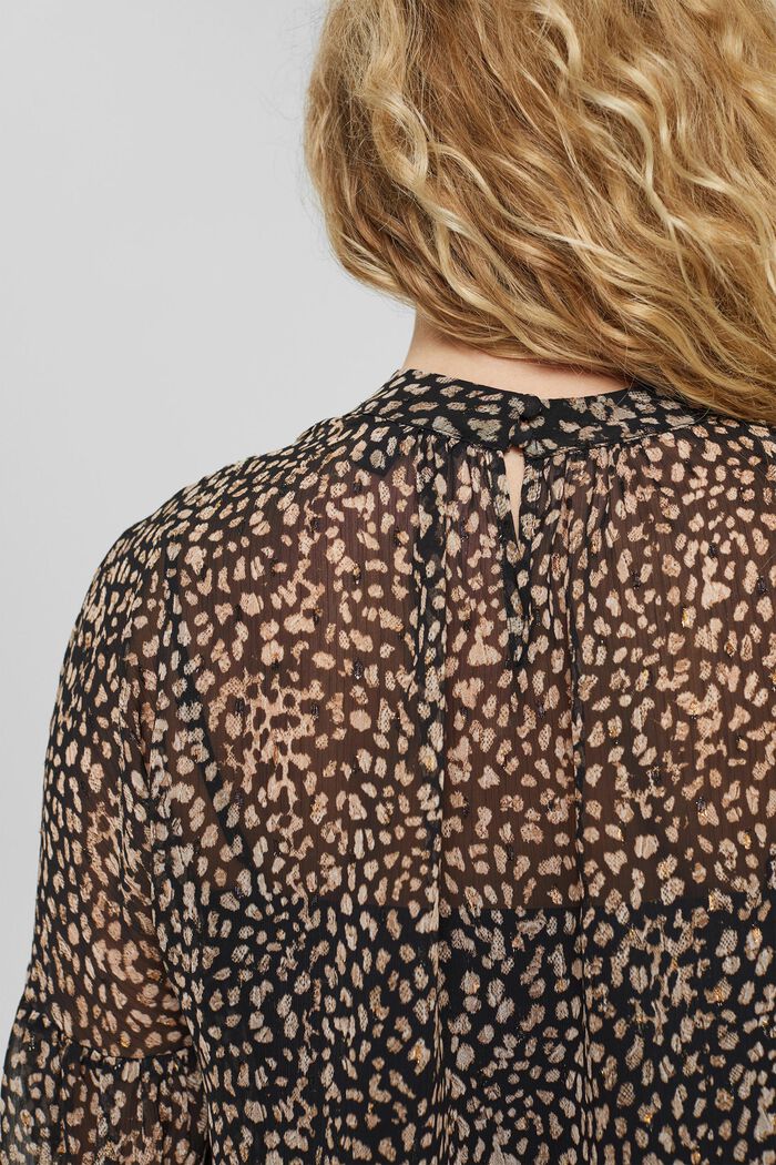 Reciclada: blusa con estampado de leopardo y aberturas en los hombros, BLACK, detail image number 5